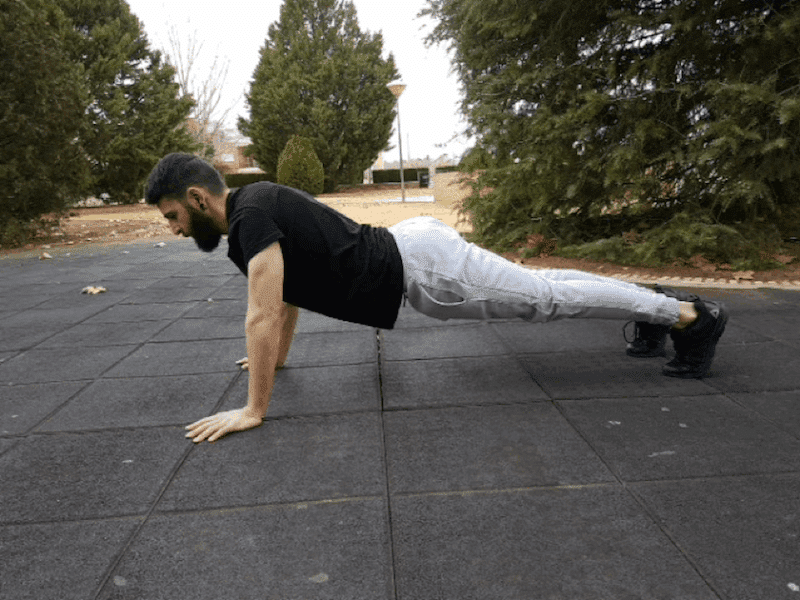 Entrenar en casa - Recupera tu forma física y mejora tu productividad con solo 20 minutos de ejercicio diario 5 Entrenar en casa bajada flexion