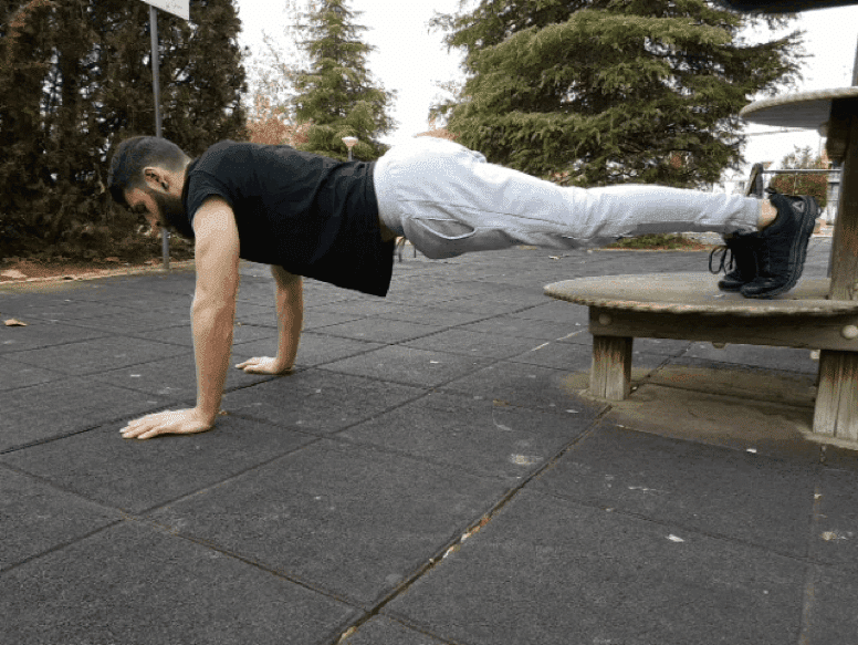 Entrenar en casa - Recupera tu forma física y mejora tu productividad con solo 20 minutos de ejercicio diario 7 Entrenar en casa: flexión declinada