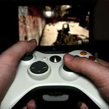 Jugando a la Xbox